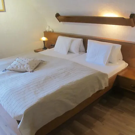 Zum Rothenberg 3*
